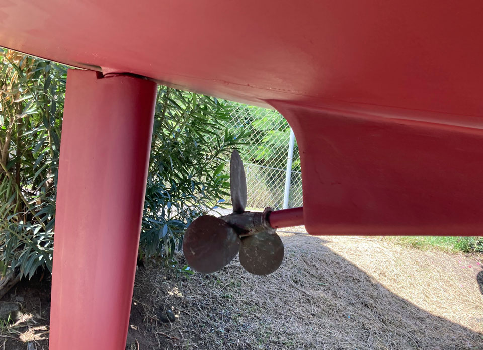 3-bladed prop and spade rudder