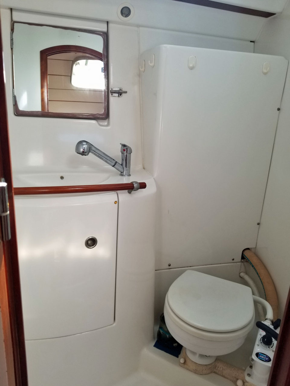 Beneteau 393 aft head 