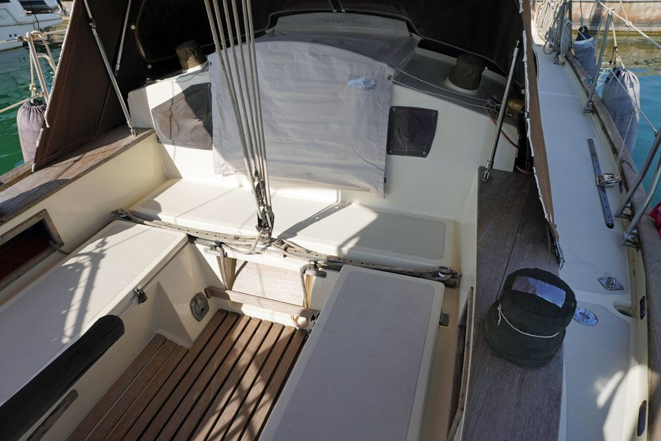 Mainsheet track at the forward end of the cockpit on a sailboat