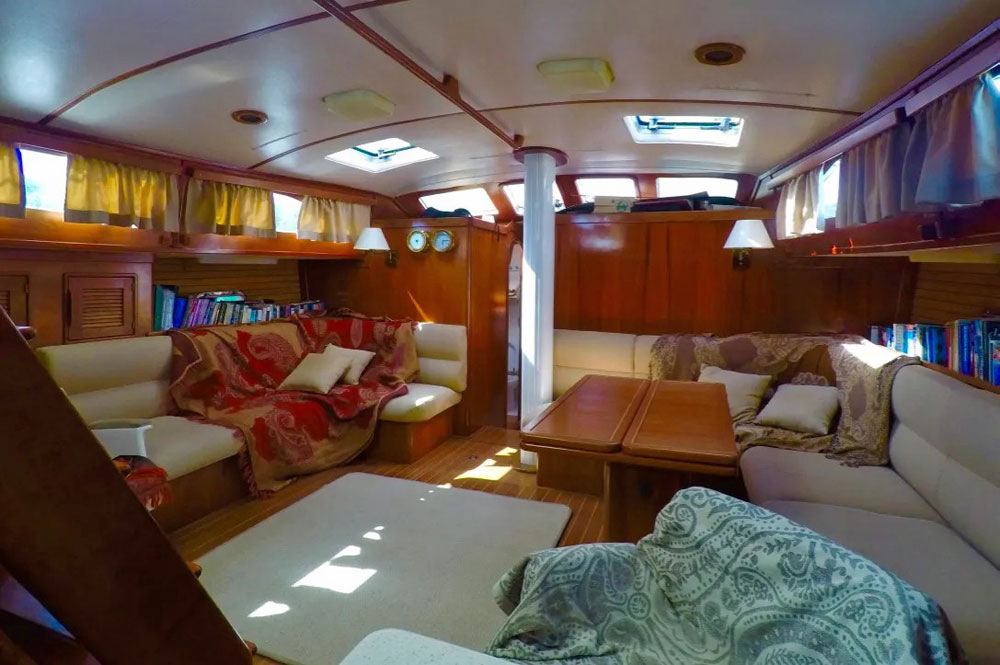 Irwin 54, Alila, Main Cabin