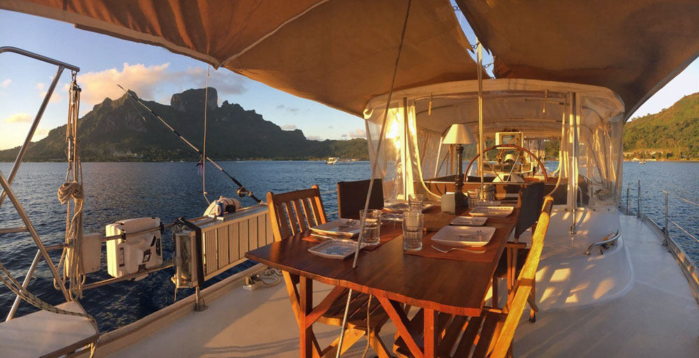 Irwin 54, 'Alila', dining al fresco