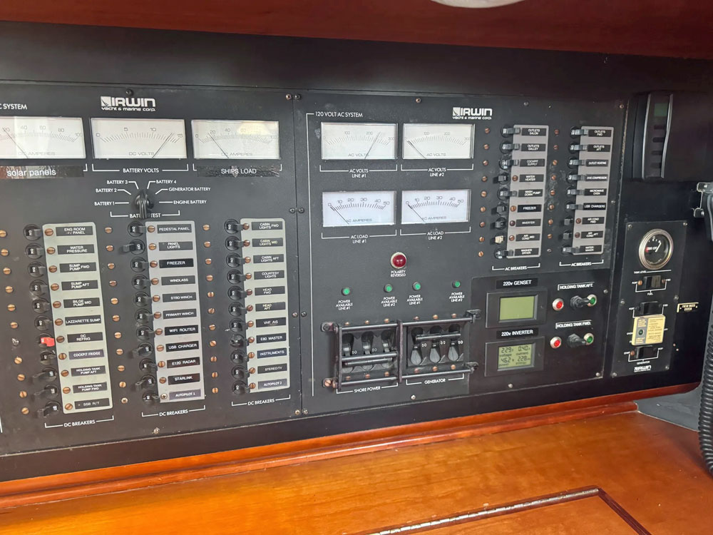 Irwin 54, 'Alila', electrical panel