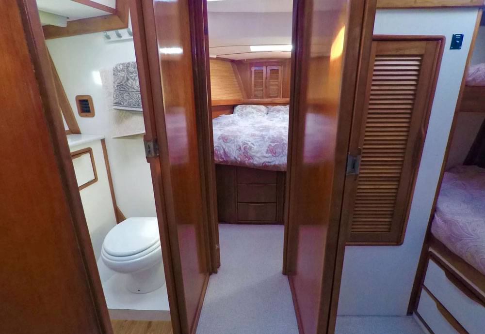 Irwin 54, 'Alila', forecabin