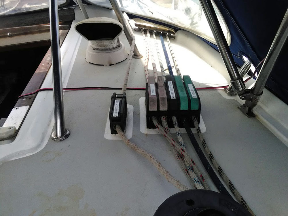 'Anna', a Bavaria 390 sailboat control lines lead aft