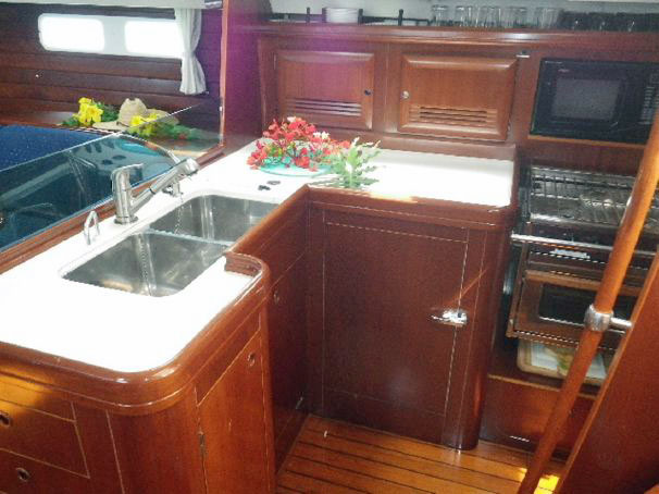 Beneteau 473 galley