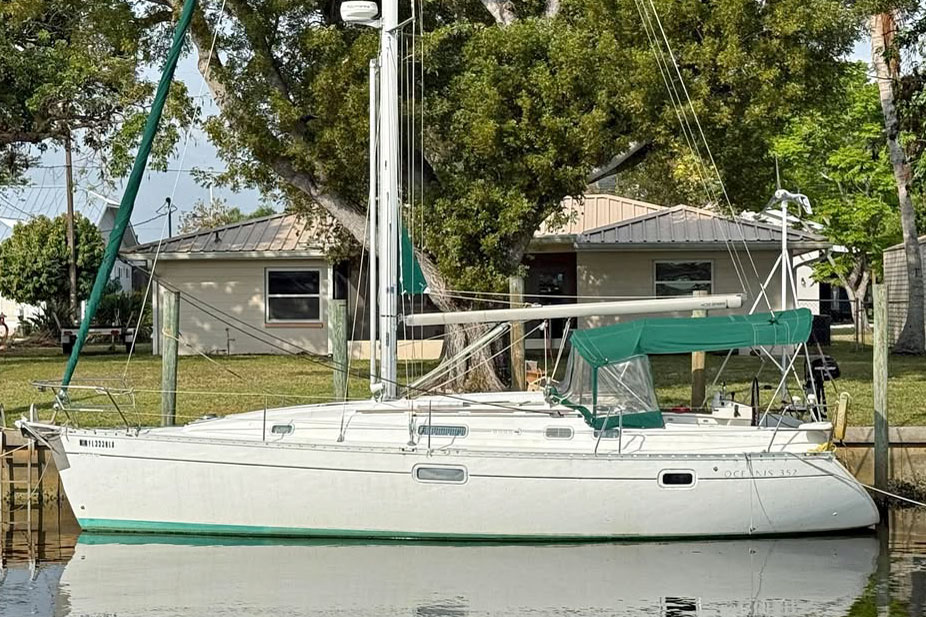 Beneteau Oceanis 352 sailboat