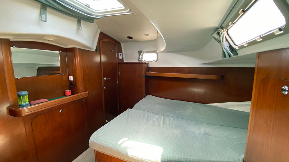 'Sunchaser Unplugged', aft cabin 2