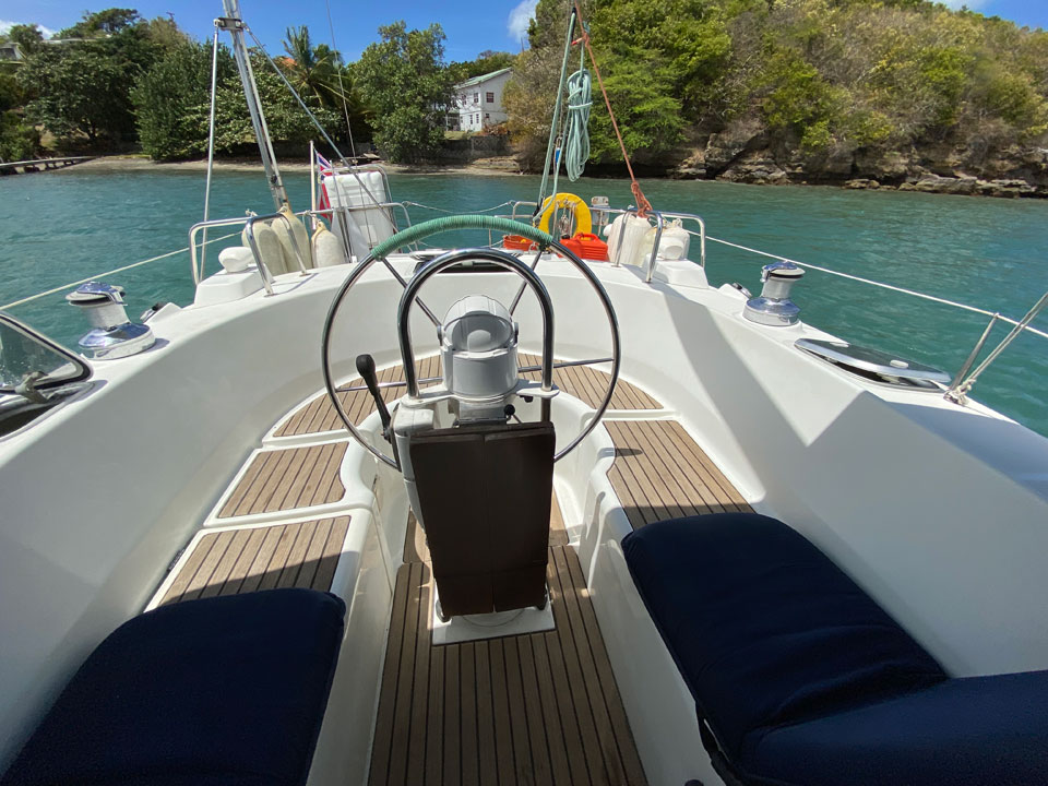 'Sunchaser Unplugged', cockpit looking aft
