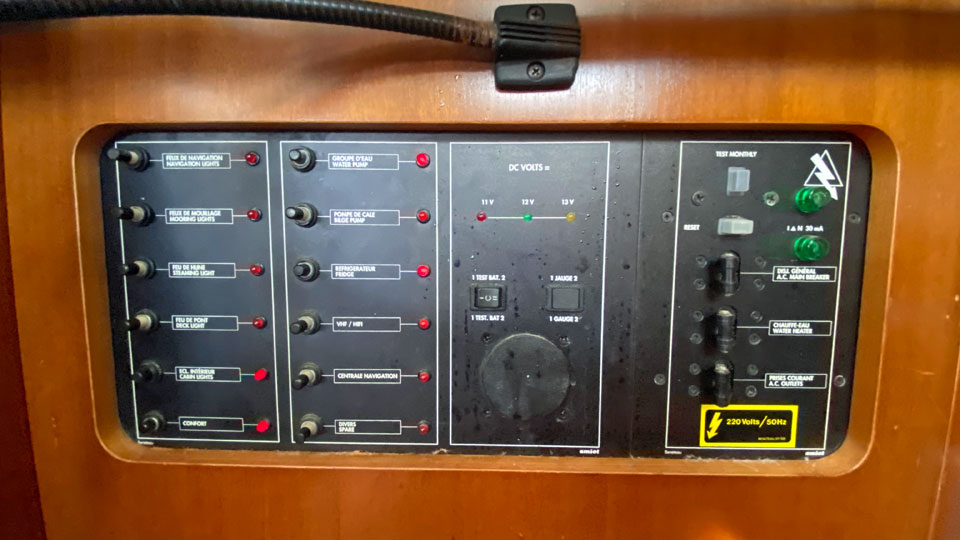 'Sunchaser Unplugged', switch panel