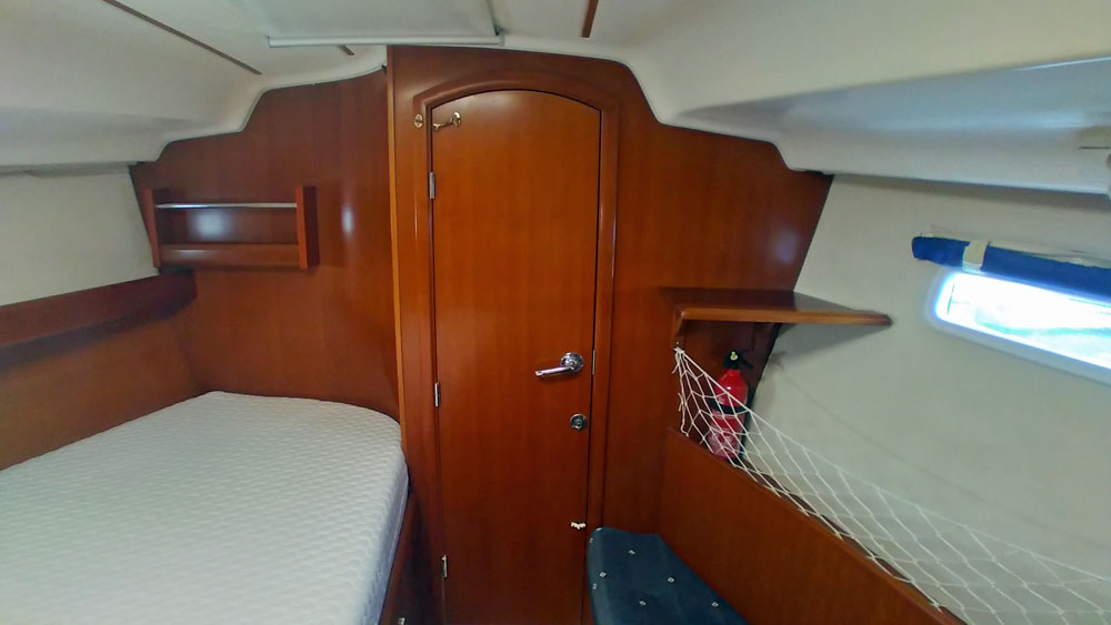 'Harmony', Beneteau Oceanis 393, interior