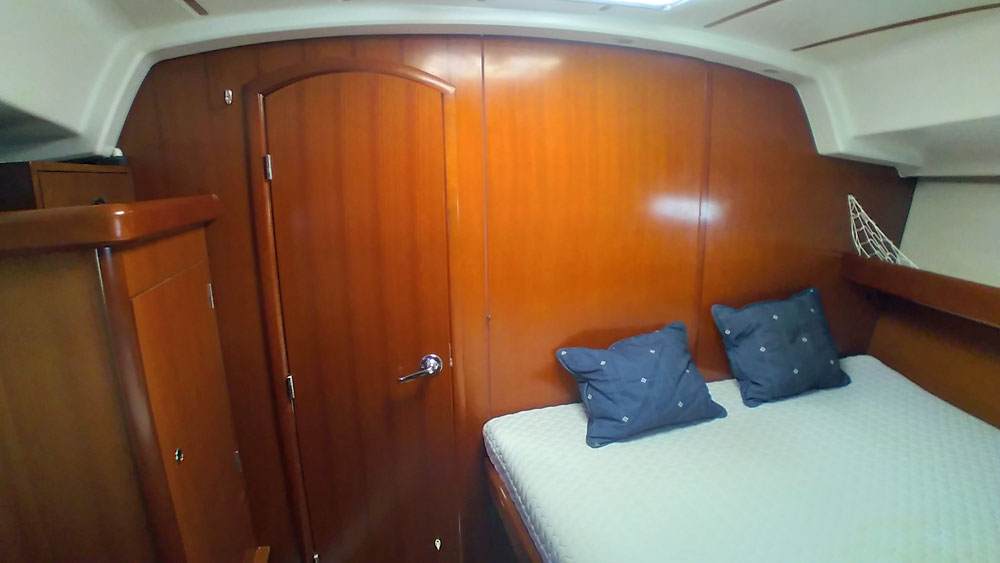 'Harmony', Beneteau Oceanis 393, interior