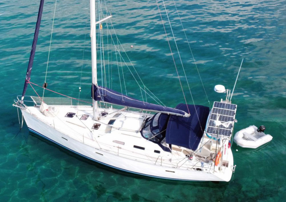 'Harmony', Beneteau Oceanis 393, anchored