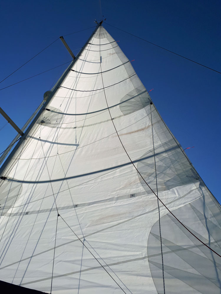 'Harmony', Beneteau Oceanis 393, mainsail