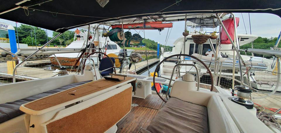 Beneteau Oceanis 46 sailboat cockpit