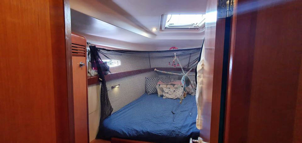 The forepeak berth in the Beneteau Oceanis 46 sailboat