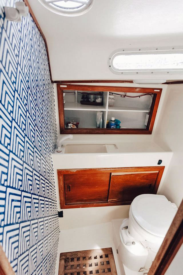 Head compartment in 36' sailboat