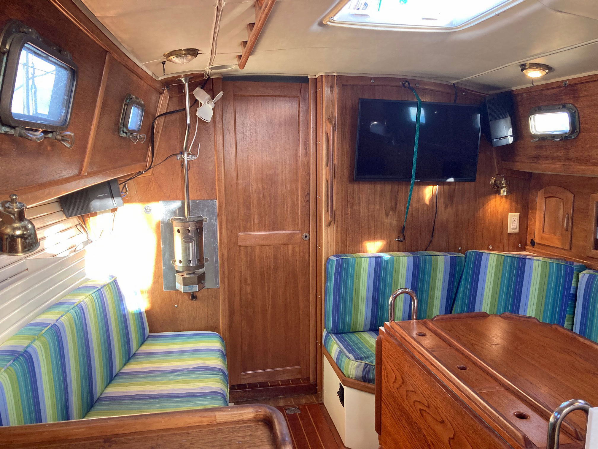 Pacific Seacraft 37, cabin (forward view)