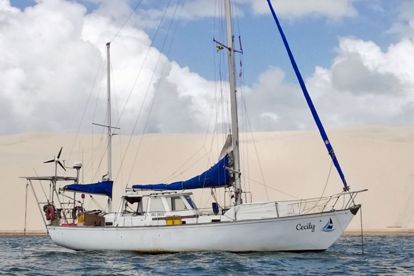 'Cecily' a 42' S&S ketch at anchor