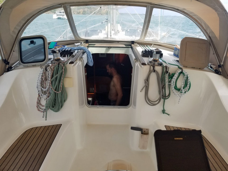 Oceanis 393 Companionway