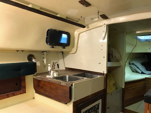 Contessa 26 interior