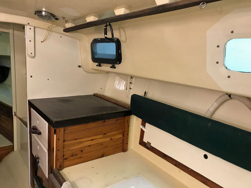 Contessa 26 interior