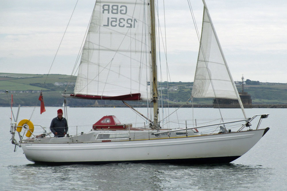 A Cutlass 27 sailboat awaiting the start of the 2015 Jester Challenge