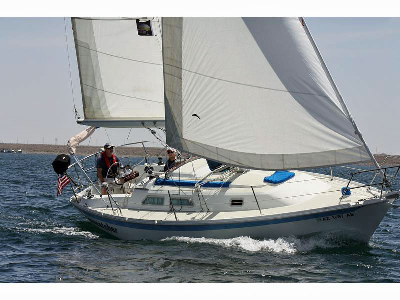 An Ericson 28+ cruising yacht under sail