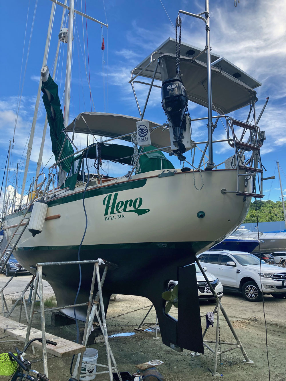 Pacific Seacraft 37, exterior (port side)