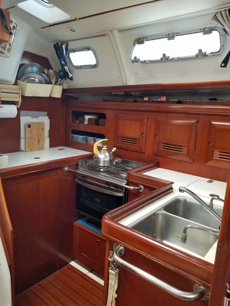 Oceanis 393  galley