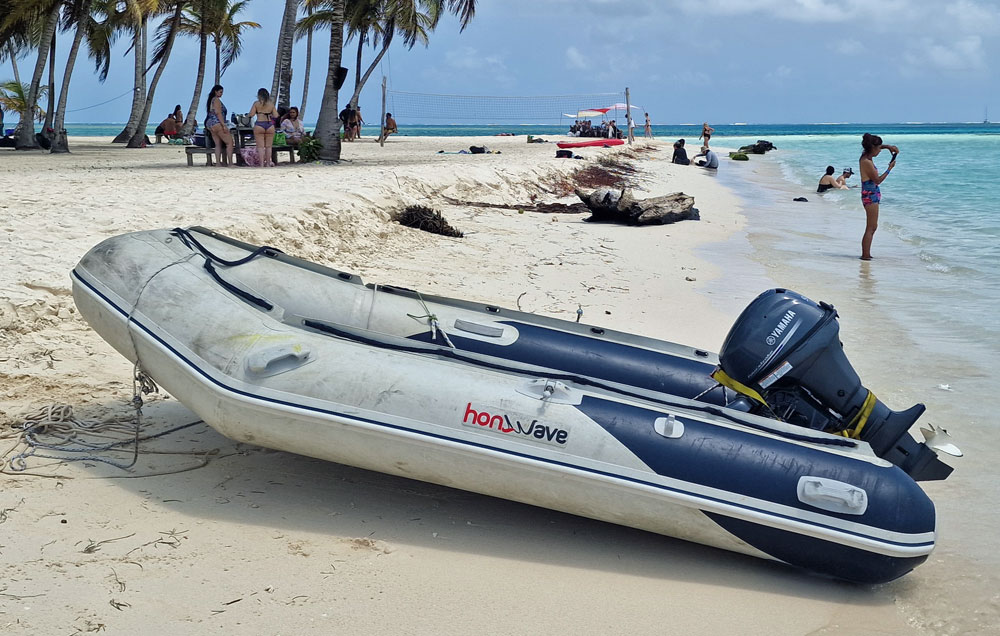 'Asterie', HR42e, dinghy