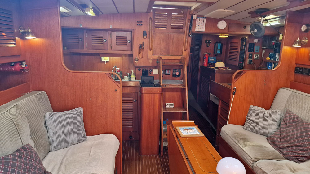 'Asterie', HR42e, saloon