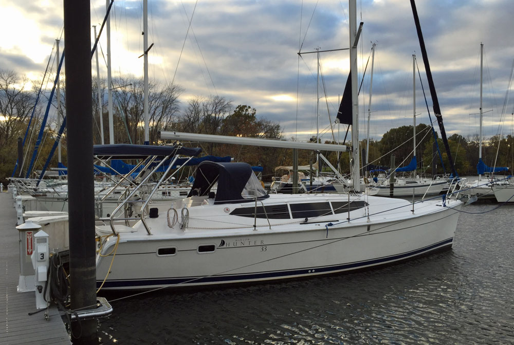 A hunter 33e sailboat in a dock