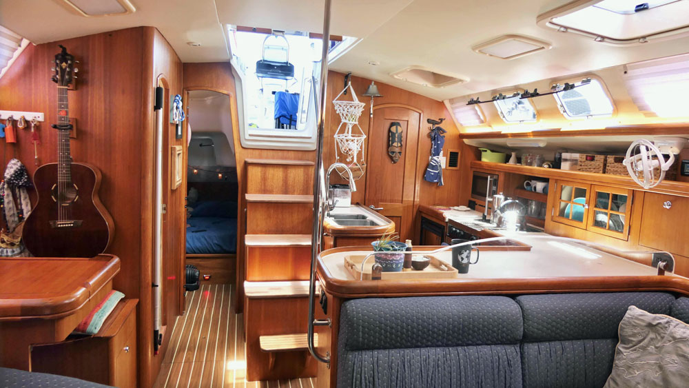 Hunter 46LE interior looking aft