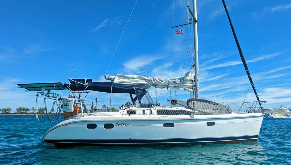 Hunter 376 sailboat, 'Just Friends', at anchor