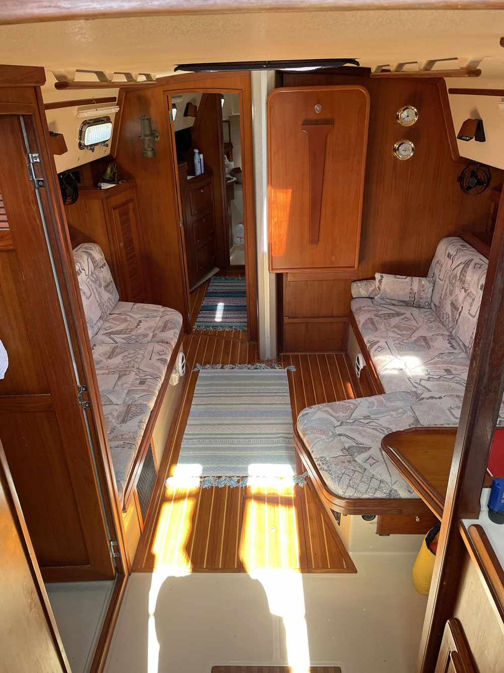 The salon on an IP40 sailboat