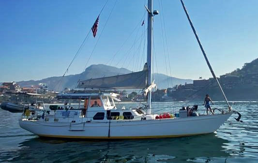 Columbia 56, 'Lusty', prepares to anchor