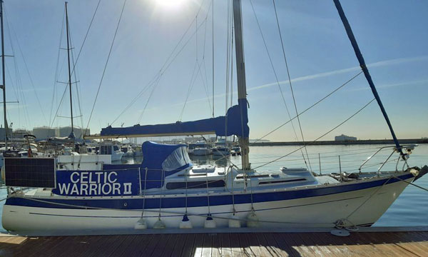 A Moody 33 Mk1 sailboat alongside