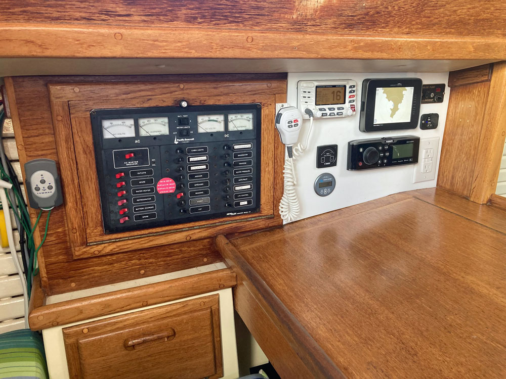 Pacific Seacraft 37, nav station