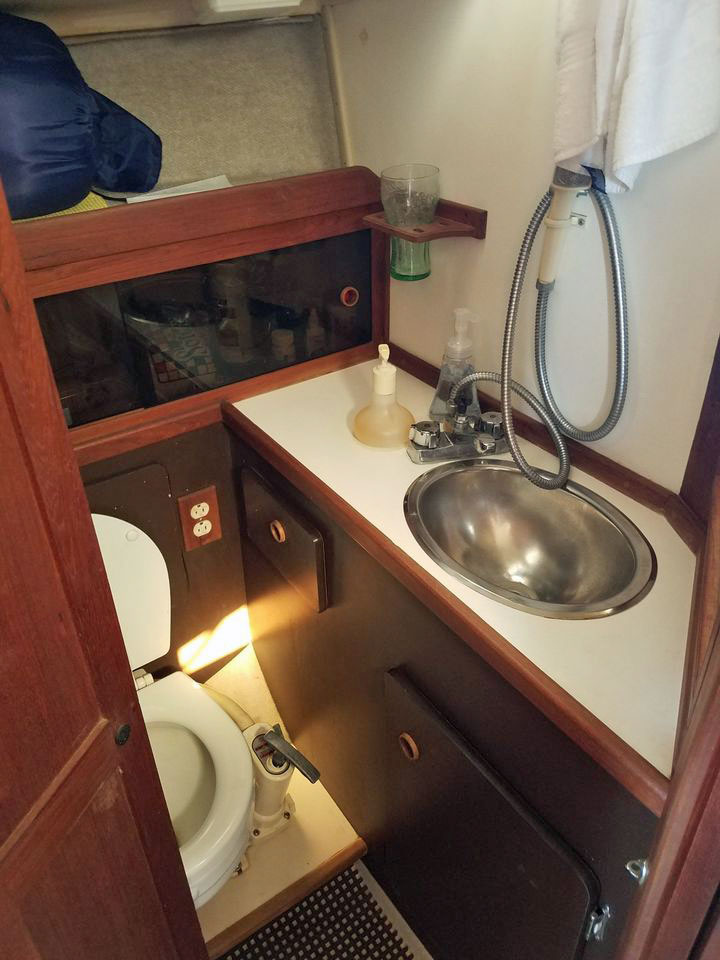 The head compartment on an O'Day 30 sailboat