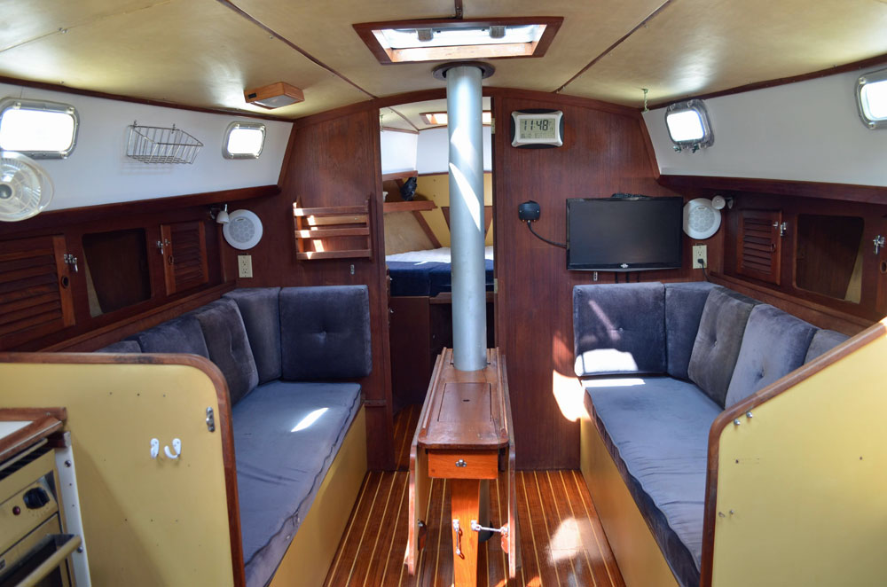 Pearson 424 ketch saloon layout