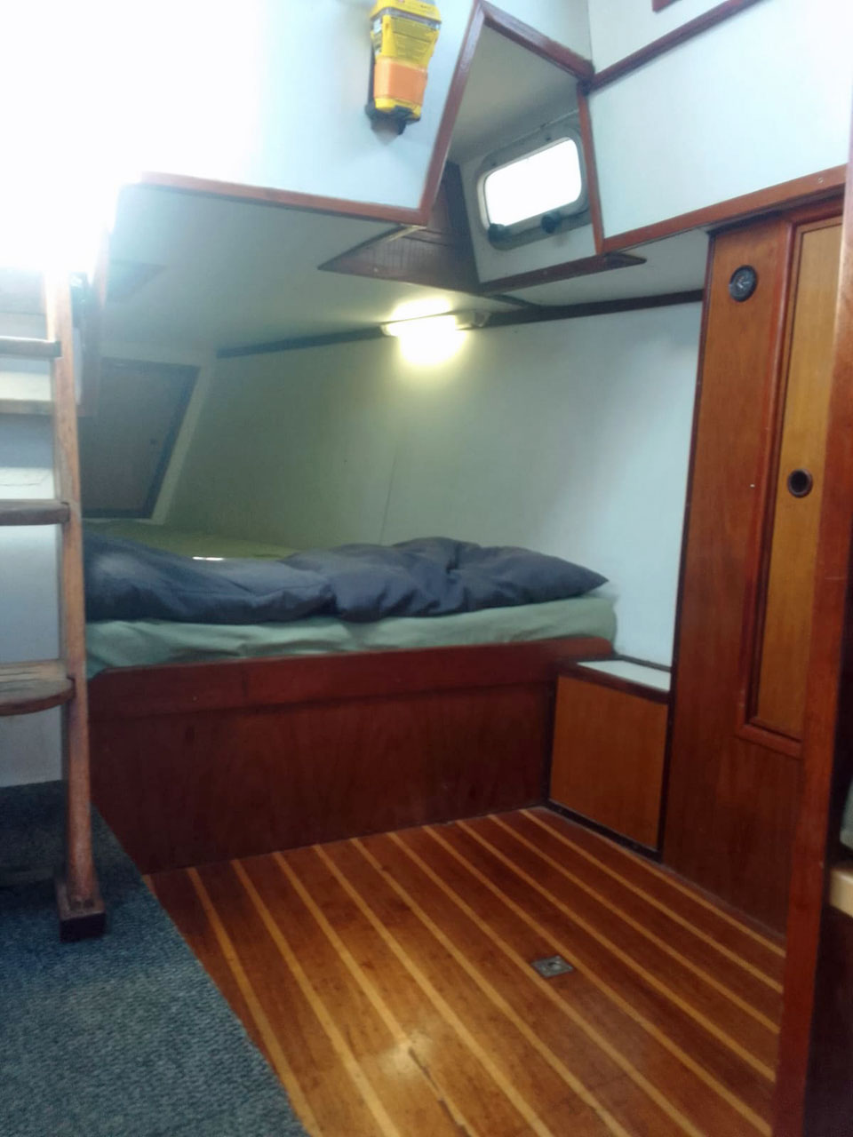 'Silhouette's aft cabin