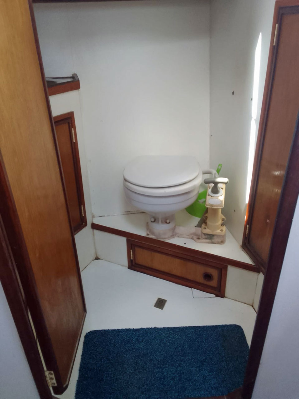 'Silhouette' s head compartment