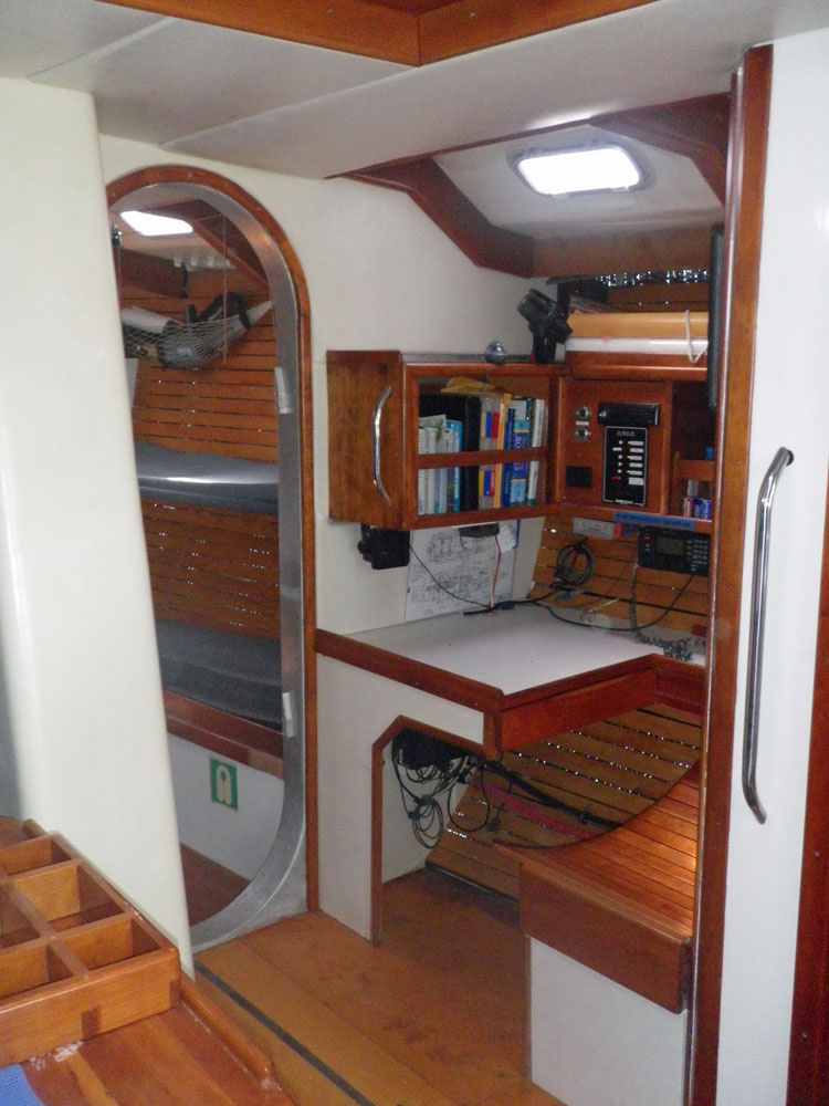 'Silver Bullet', a Hike Metal 55.navigation station (2)