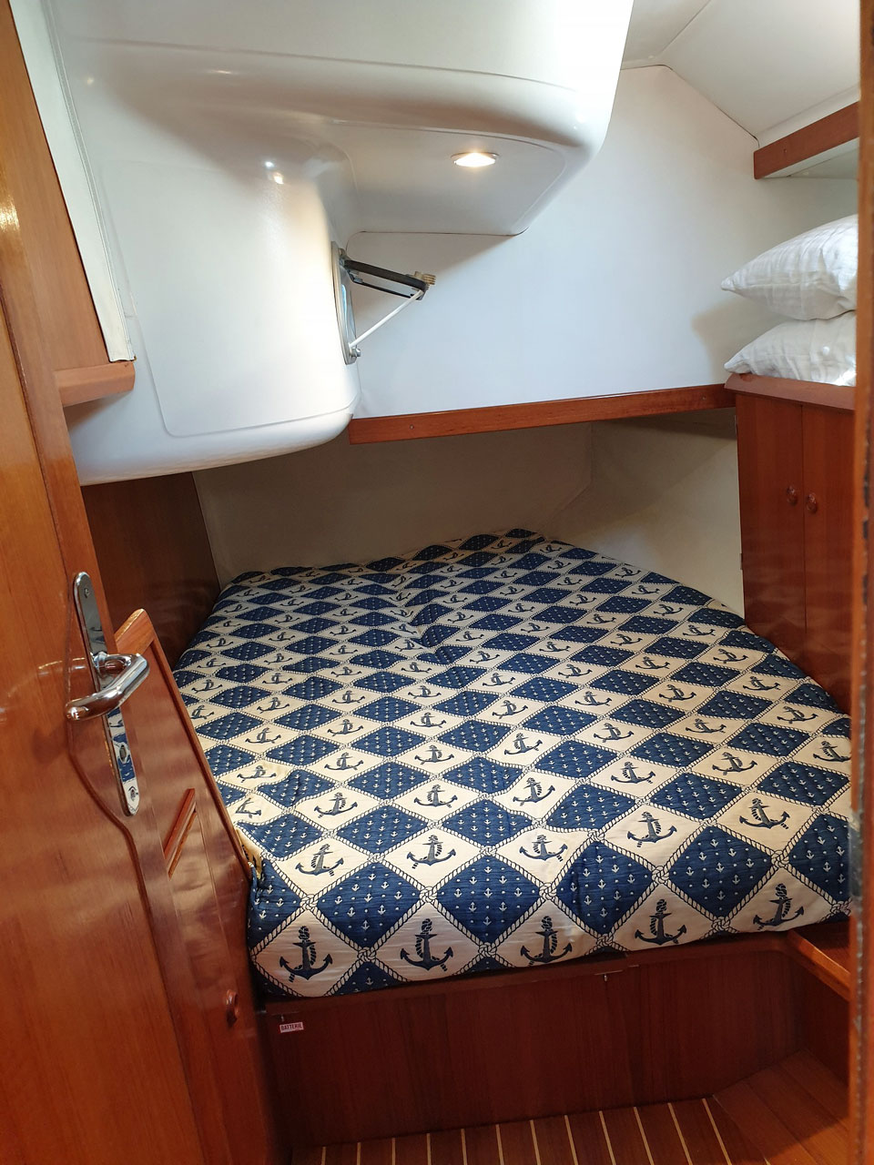 The starboard side aft cabin on a Jeanneau Sun Odyssey 45-1 sailboat