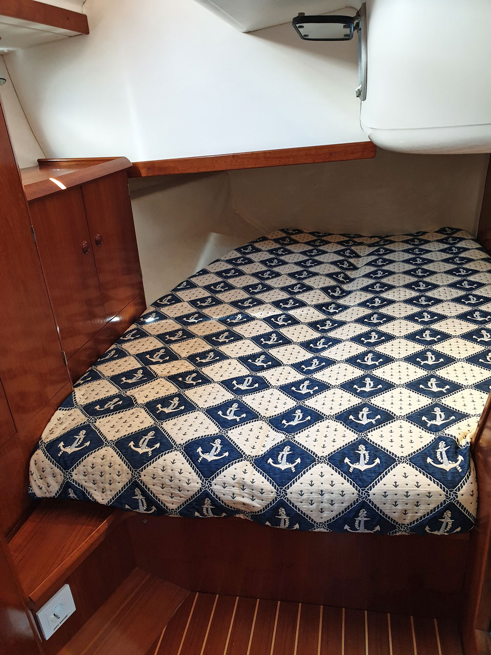 The portside aft cabin on a Jeanneau Sun Odyssey 45-1 sailboat