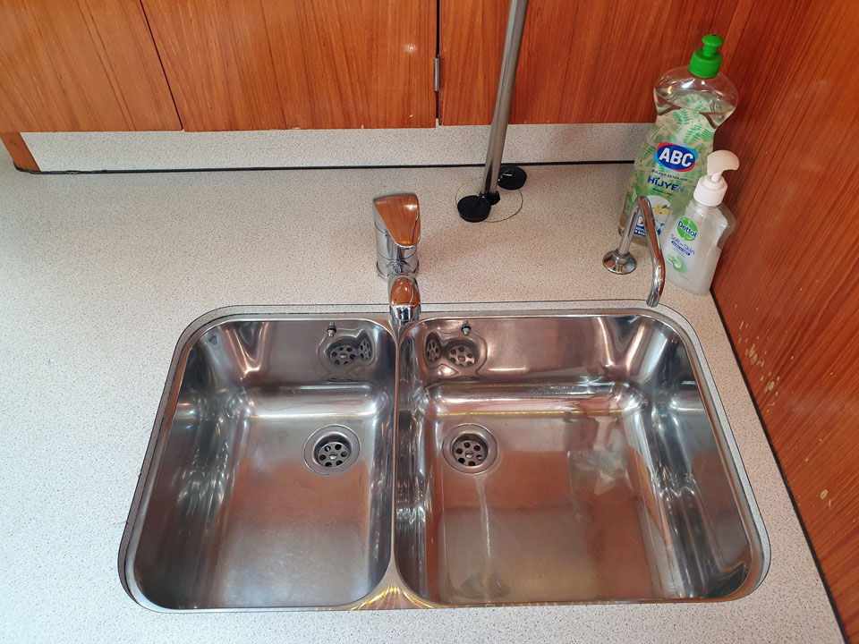 The double sink on a Jeanneau Sun Odyssey 45-1 sailboat