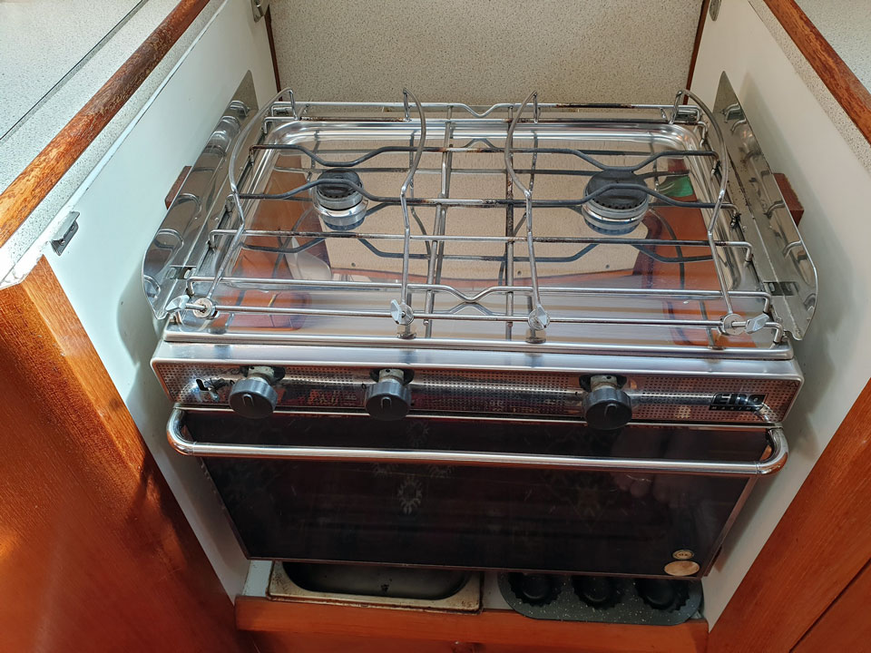 The gas stove on a Jeanneau Sun Odyssey 45-1 sailboat