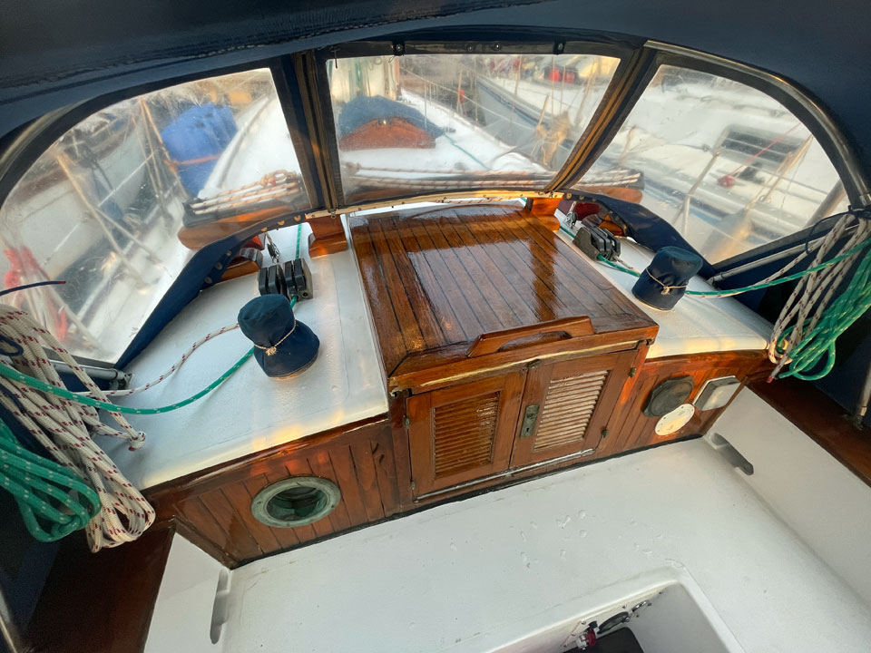 Tayana 37, Maunga Moana, cockpit 2