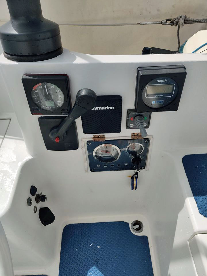 'Freja', a Voyager 35 Sailboat cockpit instruments