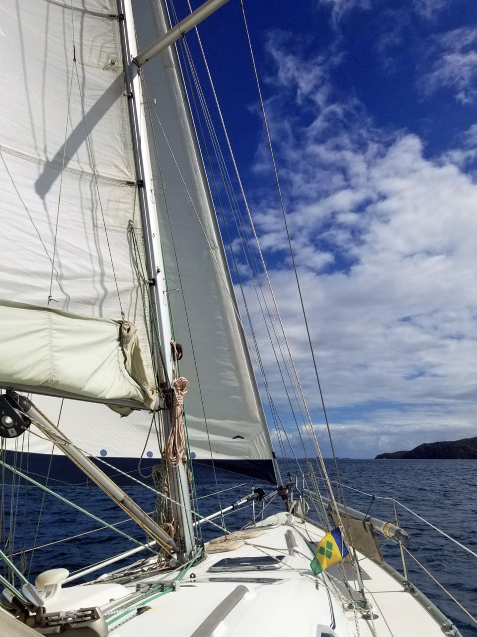 Oceanis 393 under sail